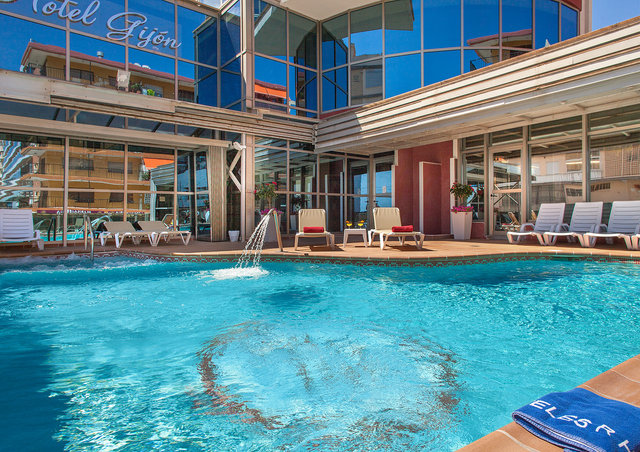 Piscina hotel Gijón